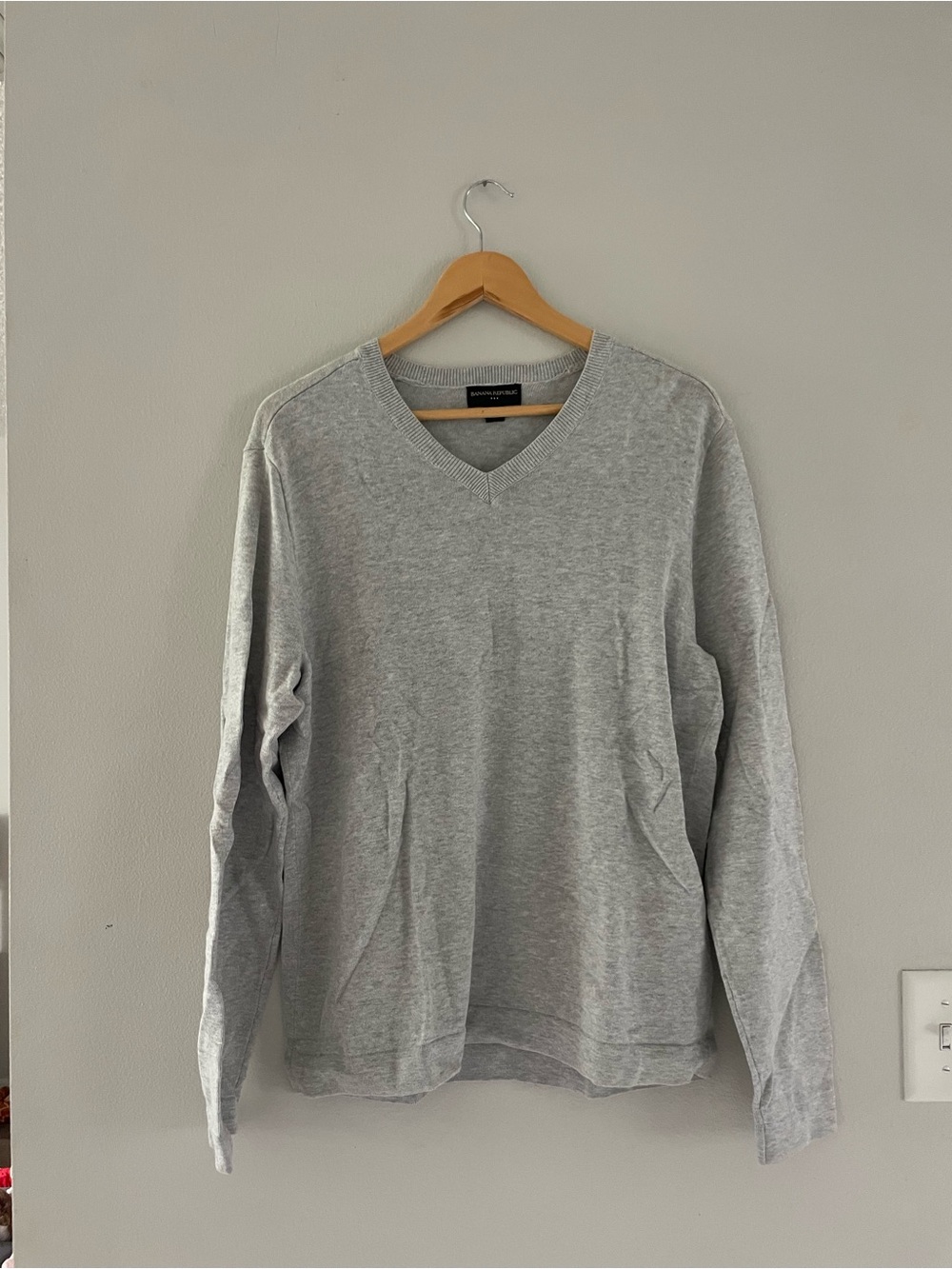 Mens Banana Republic Factory Light Gray V-Neck Sweater